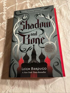 Shadow and Bone Paperback Book by Leigh Bardugo Original Cover